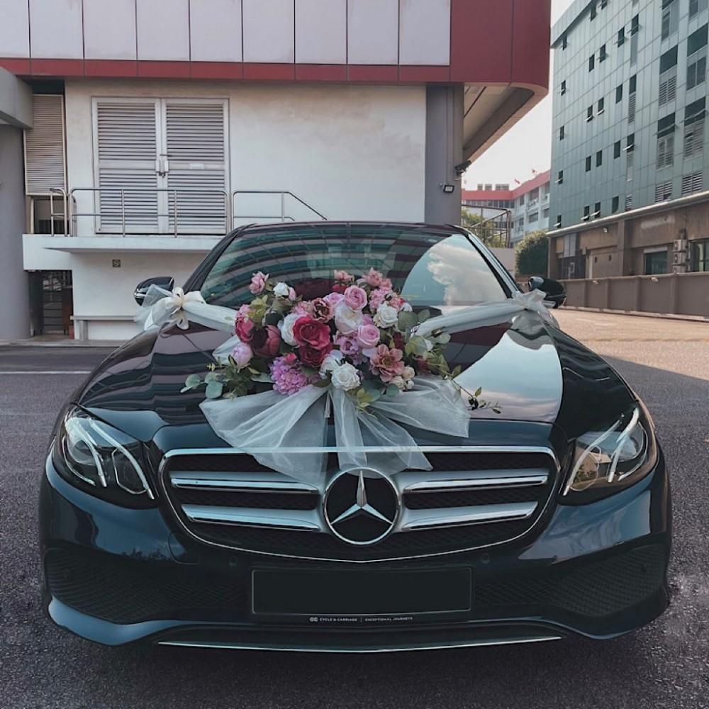 choosing-wedding-flower-arrangements-for-your-wedding-car-5
